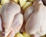 Une image de l'étape 1 de Poulet et pomme de terre au four 😋❤️.