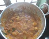 A picture of step 5 of Baby Potato and cauliflower gravy.