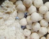 Foto langkah ke 2 dari resep Mini Potato Balls.