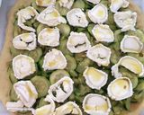 Foto del paso 4 de la receta: Coca de calabacín, cebolla y queso de cabra