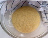 Foto del paso 1 de la receta: Coca de calabacín, cebolla y queso de cabra