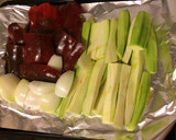 Foto del paso 3 de la receta: Dorada al horno fácil acompañada de verduras asadas