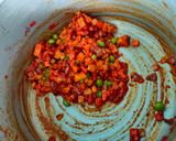 A picture of step 3 of Vegetable maggi.