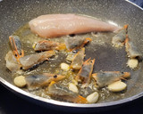 Foto del paso 1 de la receta: Fideuà improvisada con rape