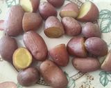 A picture of step 1 of Garlic, dill and butter sautéed potatoes.