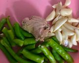 कोथिंबीर वडी (Kothimbir Vadi Recipe In Marathi) रेसिपी स्टेप 2 फोटो