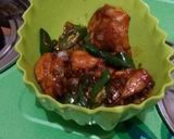 Foto langkah ke 7 dari resep Ayam goreng kecap cabe hijau.