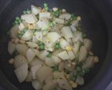 आलू कॉर्न, मटर की सूखी सब्जी (Aloo corn, matar ki sookhi sabzi recipe in hindi) रेसिपी चरण 4 फोटो