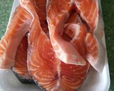 Foto del paso 1 de la receta: Salmón plancha con tomate y pimientos asados