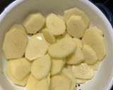 Foto del paso 2 de la receta: Pollo con papas doradas