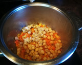 Foto del paso 3 de la receta: Sopa de ortigas con garbanzos y espárragos trigueros - veggie