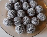 Kakaós, zabos kókuszgolyó recept fázis 2 fotója
