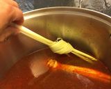 A picture of step 4 of Bún bò (Vietnamese Beef Noodle Soup).
