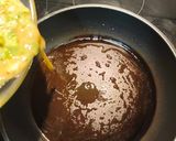 Foto del paso 14 de la receta Tortilla de brócoli con sobre mesa de tomate