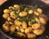 Une image de l'étape 11 de Pommes de terre grenailles au lard, oignon et cresson.