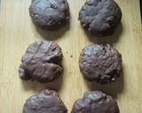 Foto del paso 3 de la receta: Galletitas con chips de chocolate, bañadas en chocolate