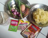 Foto langkah ke 1 dari resep Perkedel Kentang Kornet.