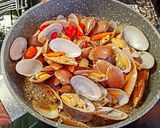 Foto langkah ke 5 dari resep Kerang Batik Saus Tiram.