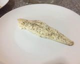 Foto del paso 3 de la receta: Pescadilla con guisantes en salsita de tomate casera ¡cena en 15 minutos!