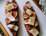 Foto del paso 3 de la receta: Tostas saludables con higos y lascas de queso manchego