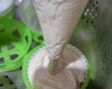 Foto langkah ke 4 dari resep Bolu Kukus Merah Putih.