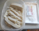 A picture of step 3 of Chow Fun(Instant Spice Mix Version).