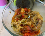 Foto del paso 1 de la receta: Tosta de escalivada, aguacate, atún, anchoas y pepinillo