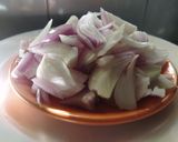 कांदे सुकवणी (Dry Onion Recipe In Marathi) रेसिपी स्टेप 1 फोटो 