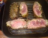 Foto del paso 2 de la receta: Bife de lomo gratinado con ensalada de perejil y huevo