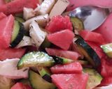 Foto del passaggio 2 della ricetta 42 🧑🏻‍🍳Insalata d'anguria