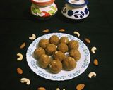 A picture of step 6 of Atta Gud Ladoo / Wheat Flour Jaggery Ladoo.