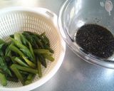 A picture of step 3 of Green Asparagus with Sesame Sauce.