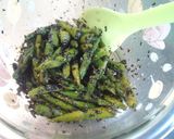 A picture of step 4 of Green Asparagus with Sesame Sauce.