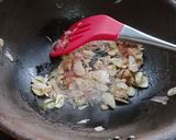 Foto langkah ke 3 dari resep Tumis Cumi Asin 🦑.