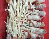 Foto langkah ke 3 dari resep Bacon Enoki Lada Hitam.
