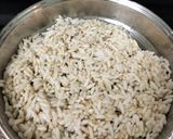 A picture of step 1 of Crispy Puffed Rice and Onion Patties.