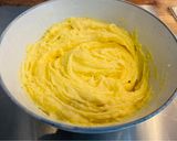 Une image de l'étape 4 de Cabillaud au four, sauce aux olives et purée citronnée.