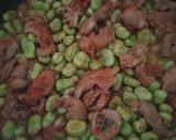 Foto del paso 3 de la receta: Habas salteadas con mollejas