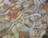 Foto langkah ke 3 dari resep Sup Ayam Jamur.