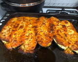 Foto del paso 8 de la receta: Calabacines rellenos con gratinado de queso de oveja y salsa de pimientos del piquillo