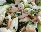 A picture of step 3 of Chicken Breast & Broccoli with Sesame Soy Sauce and Scallion Oil.