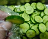 夏日小菜同樂會-涼拌鮪魚黃瓜的食譜步驟2照片