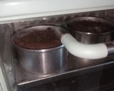 Foto langkah ke 5 dari resep Bolu Coklat Lapis Strawberry.