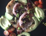 A picture of step 5 of Flatbread, bacon, egg and avocado 🥑.