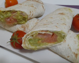 Foto del paso 3 de la receta: Wrap de guacamole y salmón