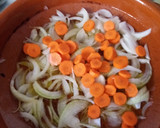 Foto del paso 1 de la receta: Muslos de pollo en cazuela de barro. Con salsa de paté