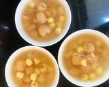 A picture of step 3 of Lotus Seed and Dried Longan Sweet Soup.