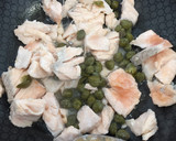Foto del paso 3 de la receta: Tallarines con salmón, alcaparras y bechamel