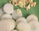 A picture of step 2 of Pinoy Bistek  (beefsteak) Recipe.