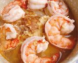 รูปขั้นตอนการทำที่ 2 ของ แกงจืด “ไข่หอมกุ้ง”🥚 💋 🦐 / Aromatic prawn soup with Thai-style onion omelette 🦐 🥣